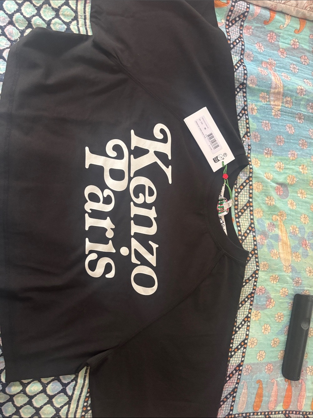 Kenzo Black T-shirt with White Kenzo Paris. Oversized cropped fit